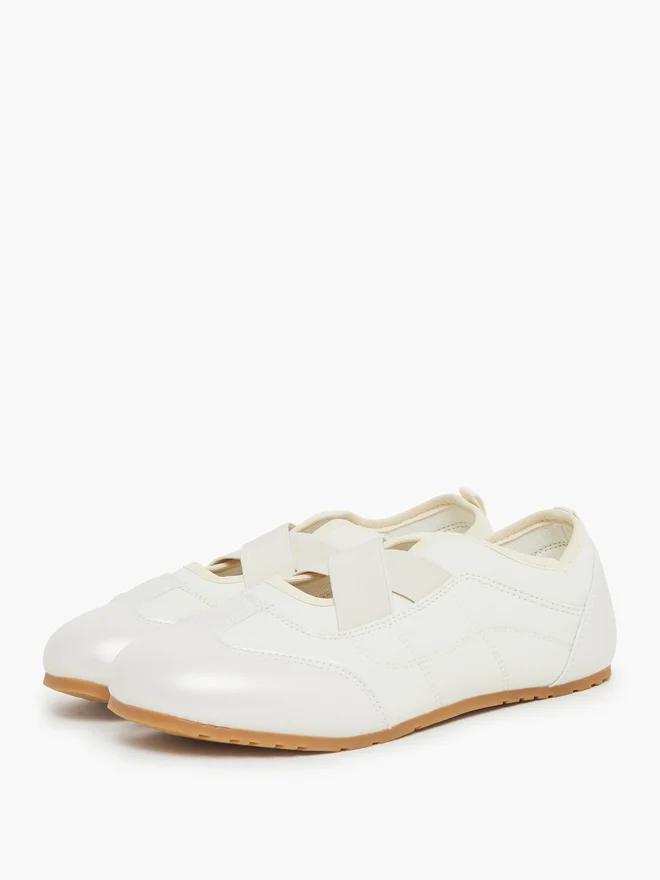 Styli Solid Elastic Trim Sneakers