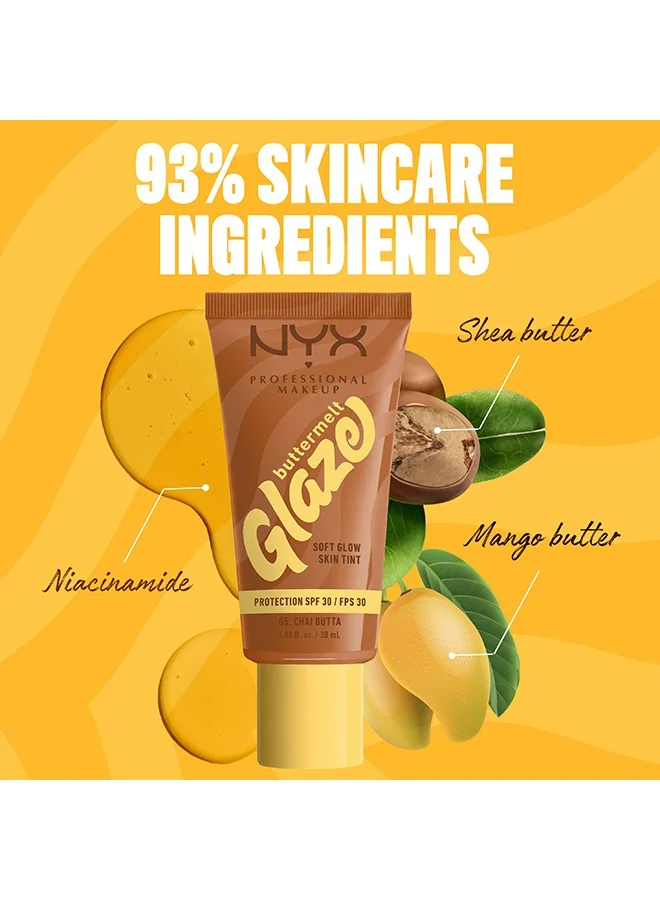 NYX PROFESSIONAL MAKEUP NYX Professional Makeup Buttermelt Glaze Soft Glow Skin Tint + SPF/FPS 30, Foundation, 12h Wear, Chai Butta