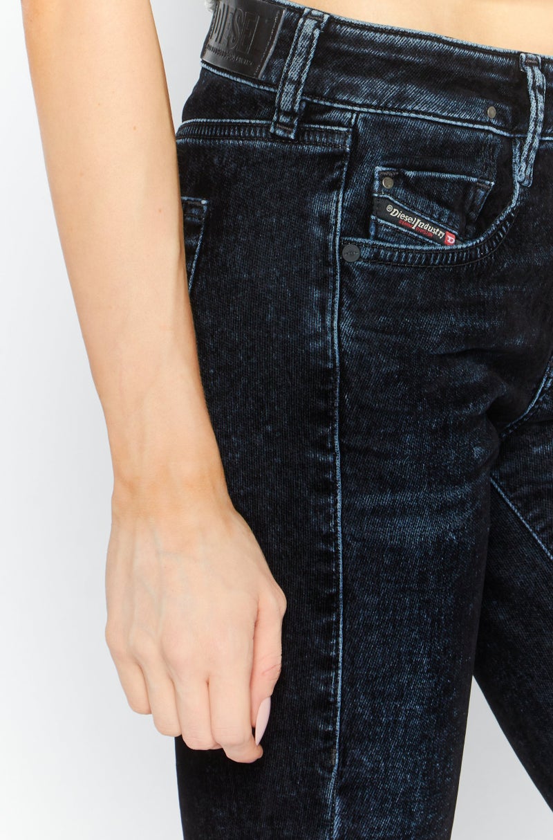 DIESEL جينز دنيم ضيق للنساء D-Ollies SP-2 غامق قابل للتمدد، أزرق داكن - Image 3
