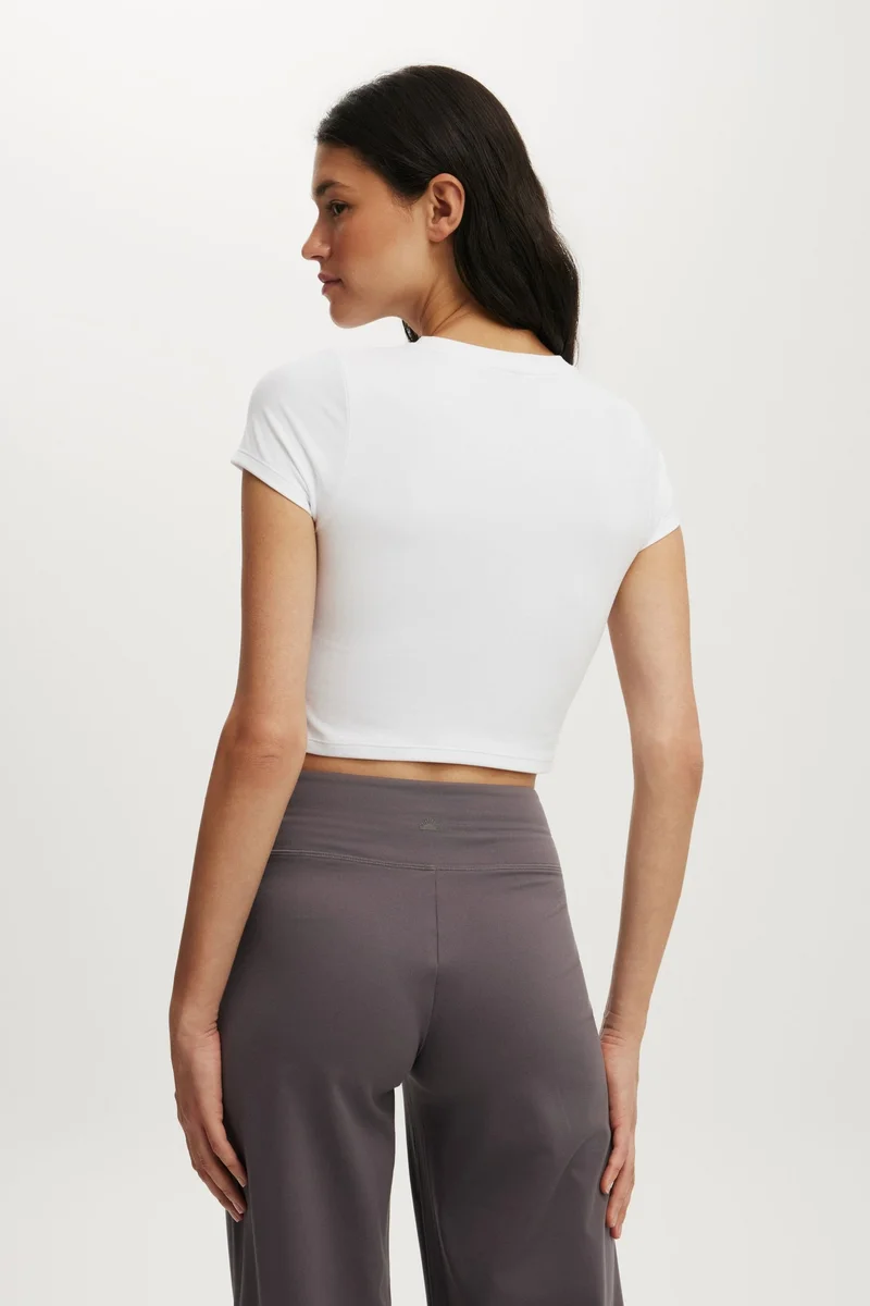 Cotton On  ULTRA SOFT CROPPED FITTED TSHIRT for Women | Best Price UAE