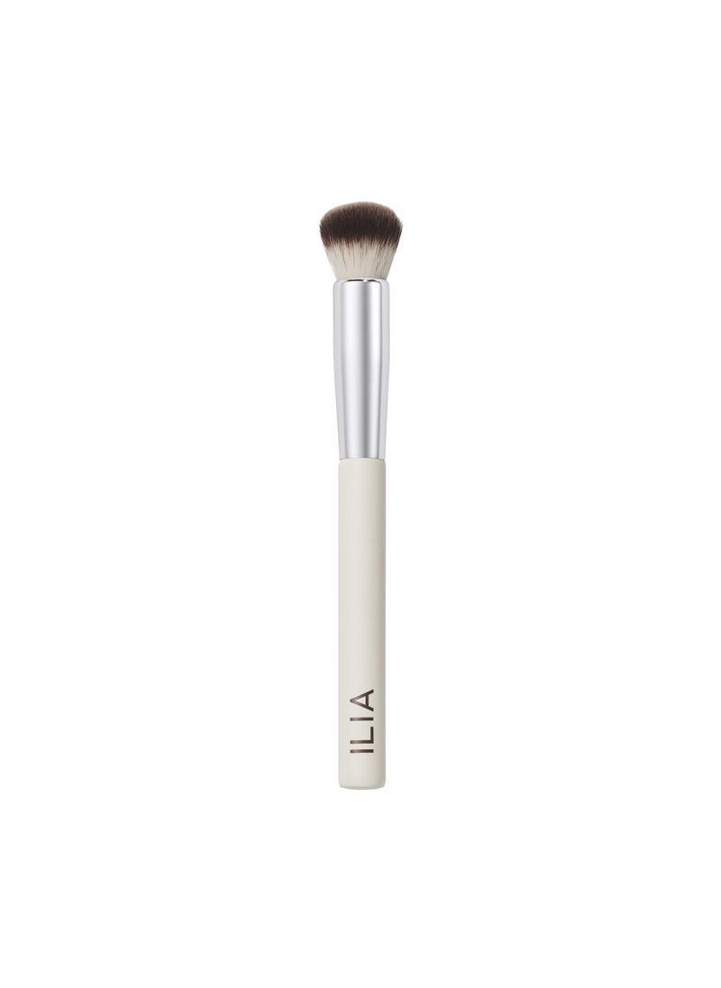 ILIA ILIA - Complexion Brush | Non-Toxic, Vegan, Cruelty-Free, Multi-Use Brush With White Wood Handle + Soft, Synthetic Bristles 