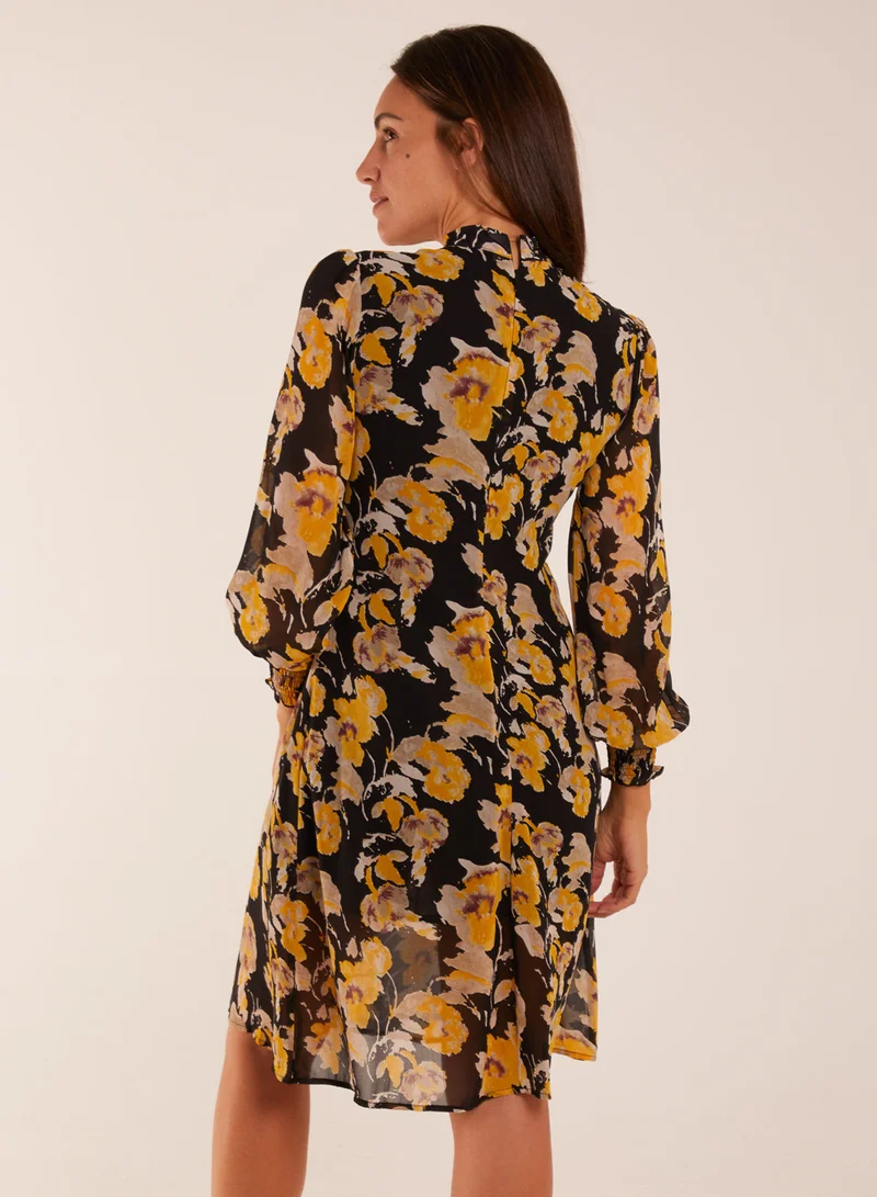 بلو فانيلا فستان بياقة عالية وفتحة مفتاح