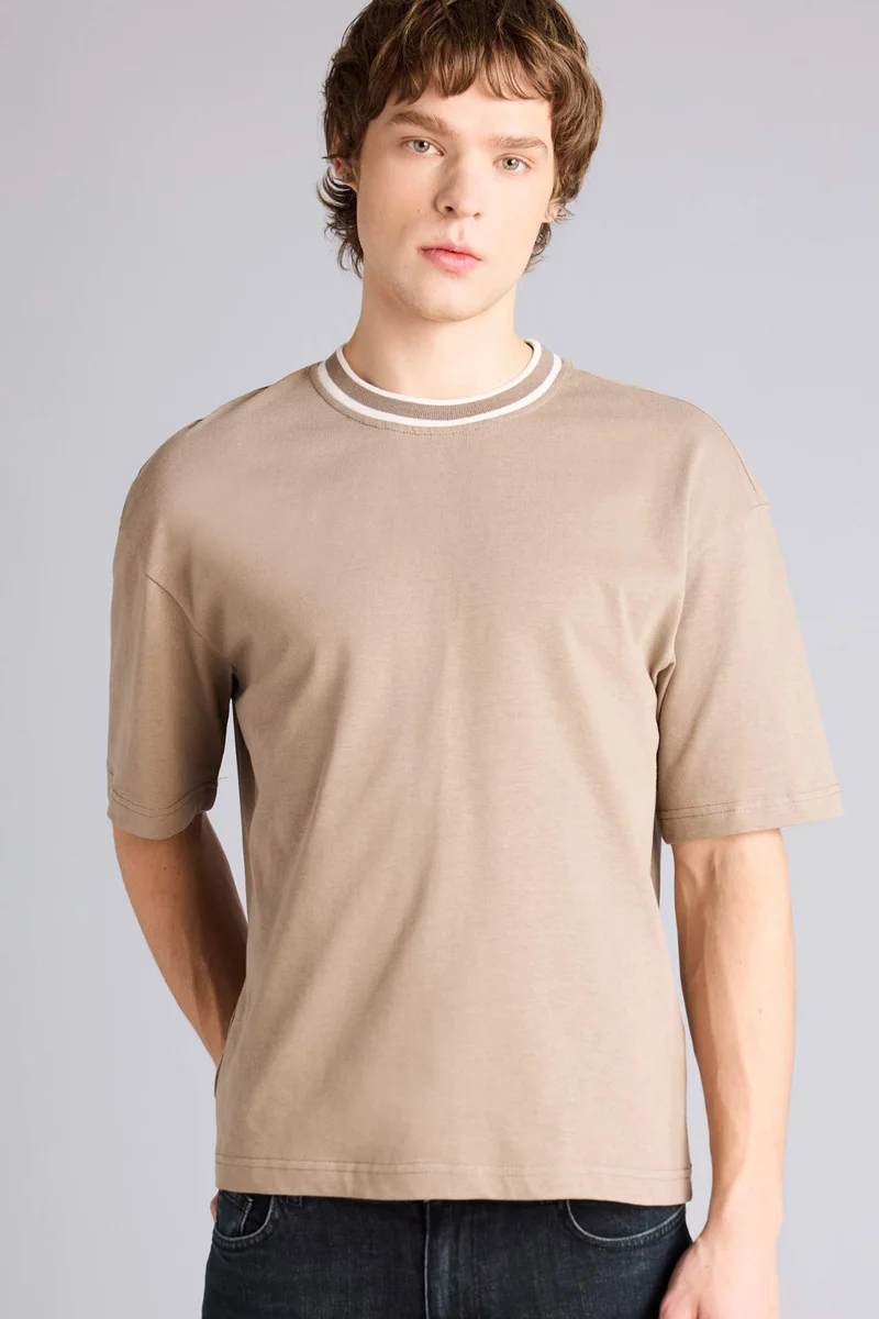 ديفاكتو Boxy Fit Short Sleeve T-Shirt