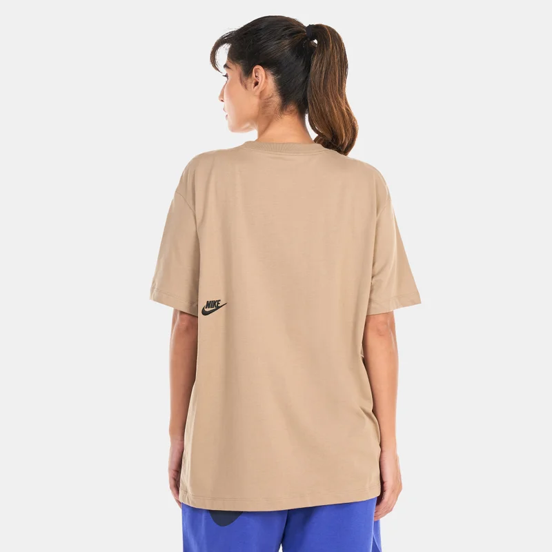 نايكي تيشيرت سبورتسوير لوجو للنساء