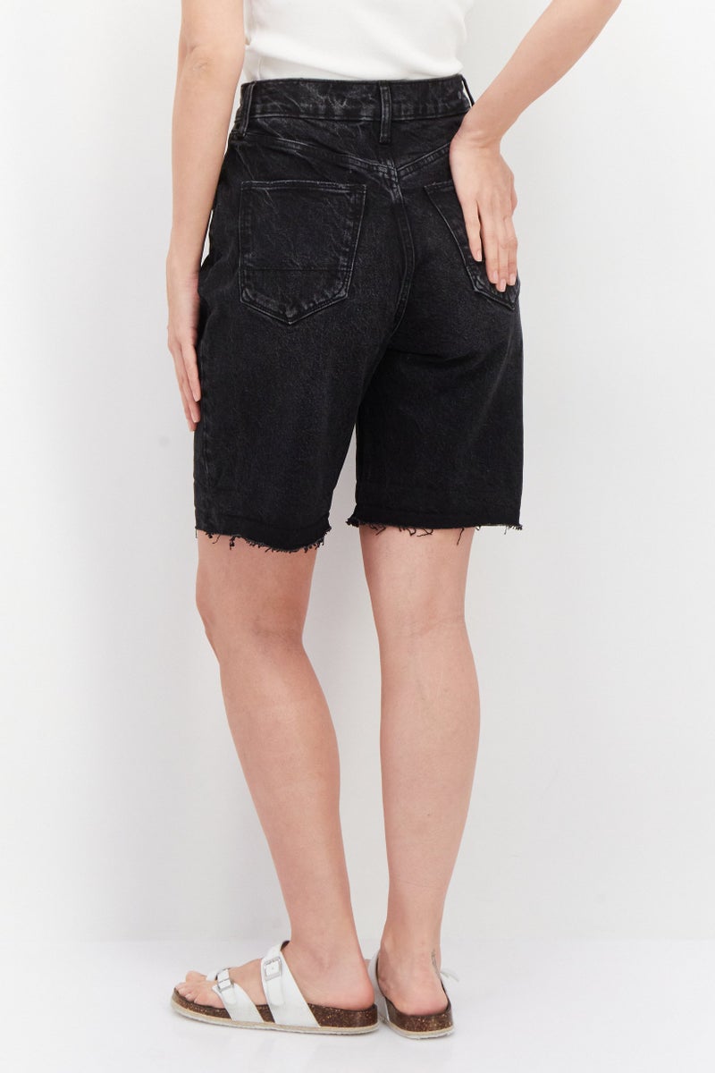 Earnest Sewn شورتات جينز مغسولة للنساء، سوداء - Image 2