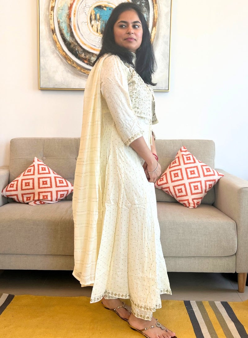 IndHeritage IndHeritage - premium cotton 3pc kurti / kurta / salwar set with embroidered jacket & sleeves - White women's 3pc kurti set with pants & dupatta - Indian Kurti Set IDH00107  - Image 2