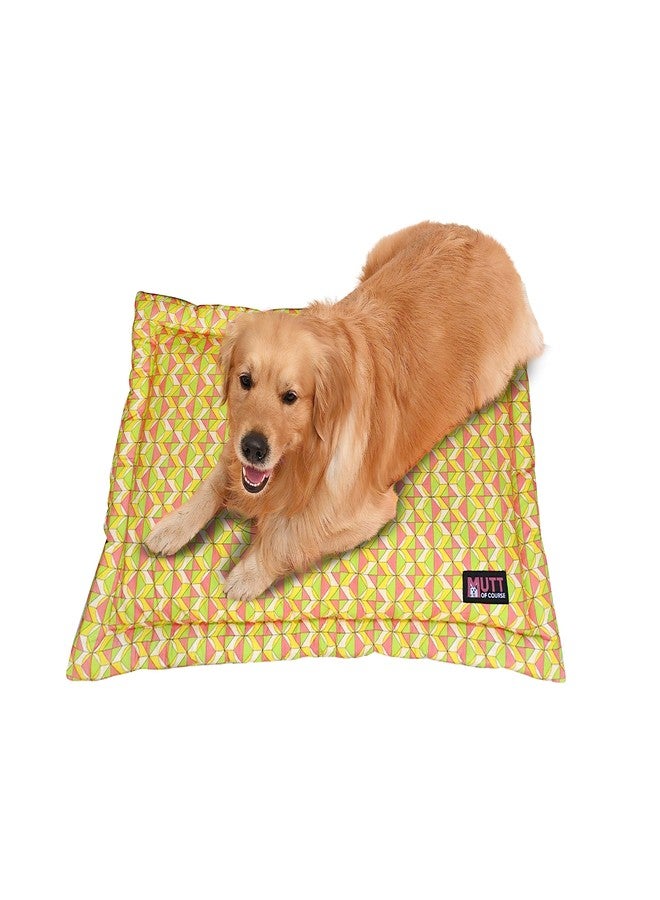 Mutt of Course سجادة قطنية مطبوعة بنقشة المرجان الأصفر من Mutt of Course للكلاب، مناسبة للمنزل والسيارة والأماكن الخارجية | سجادة مبطنة لراحة الكلاب | سجادة مانعة للانزلاق للحيوانات الأليفة بقاعدة مقاومة للماء | سهلة التنظيف - متوسط - Image 1