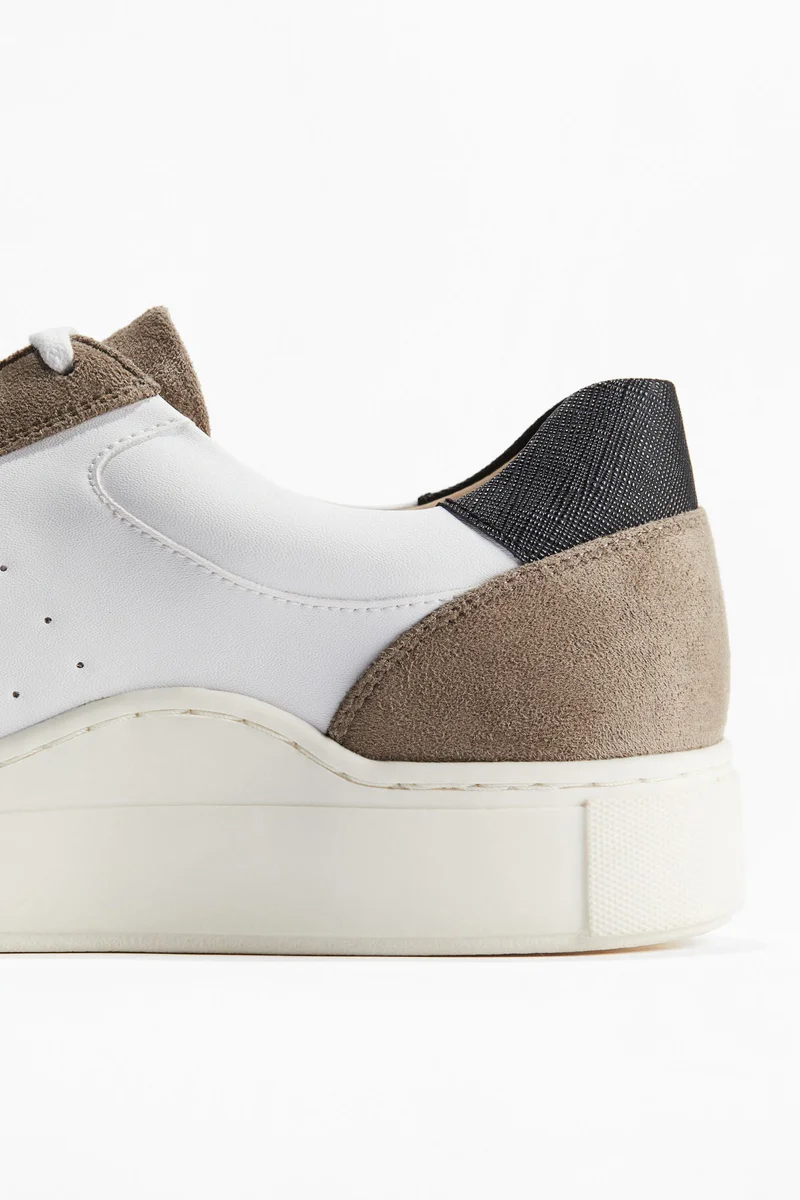 اتش اند ام حذاء رياضي