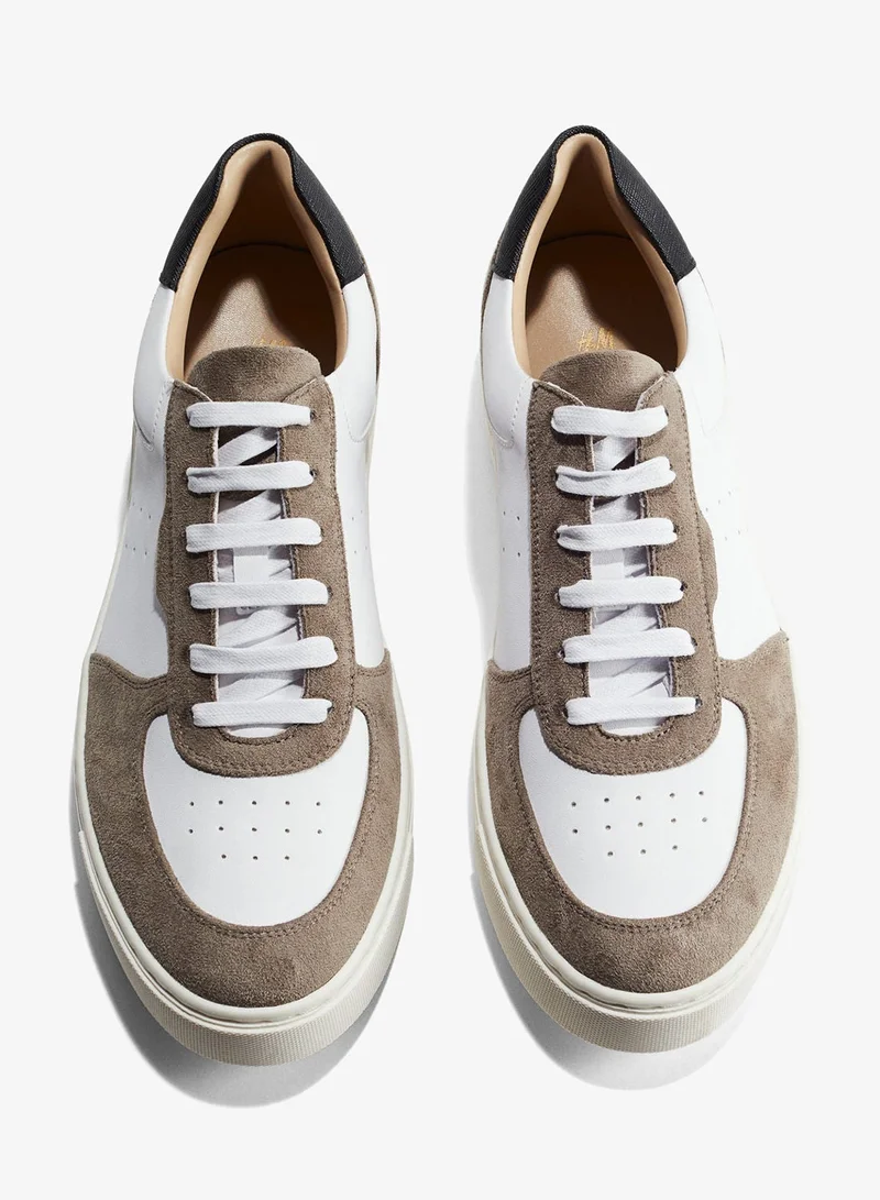 اتش اند ام حذاء رياضي