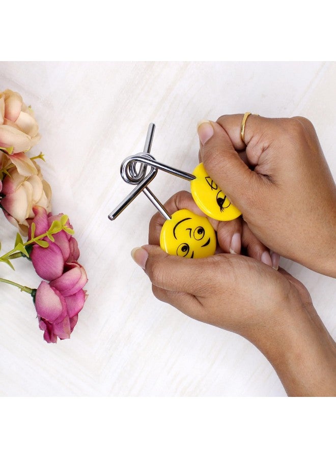 لعبة ألغاز الوجوه التعبيرية للأطفال باستخدام اليدين بالكامل