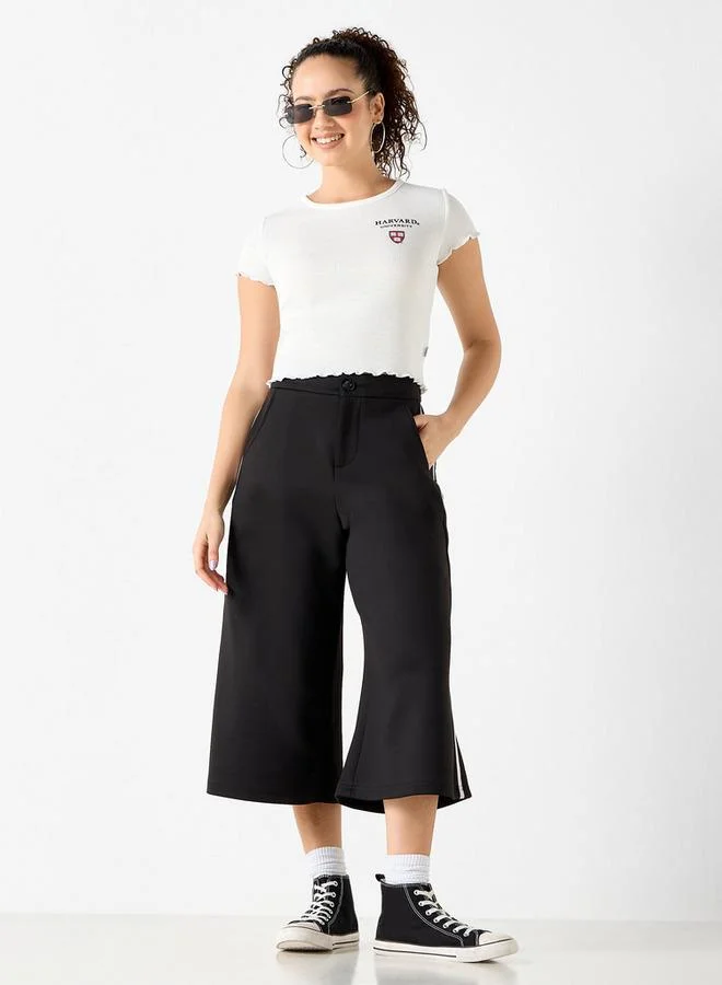 اس بي كاركترز تيشيرت بياقة مستديرة وأكمام قصيرة بطبعات