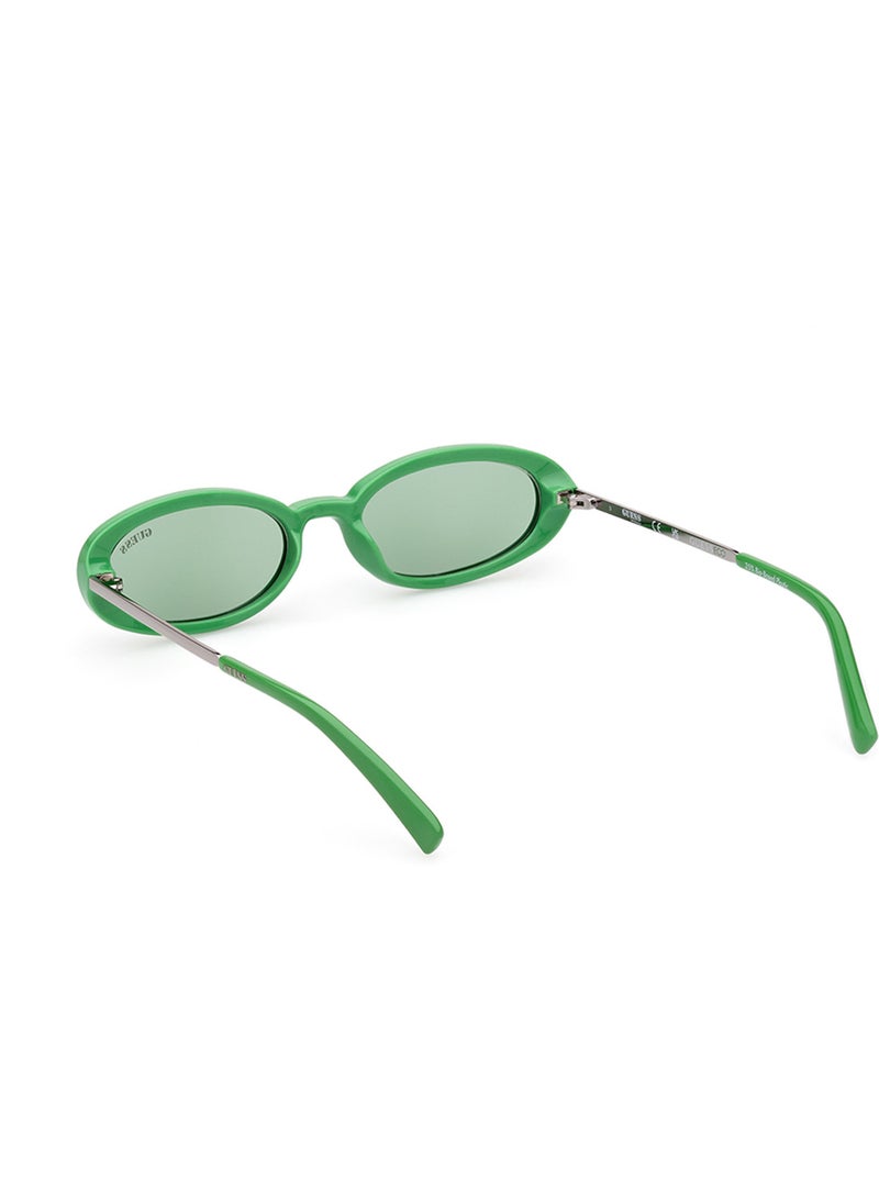 GUESS Unisex UV Protection Oval Shape Sunglasses - GU827793N51 - Lens Size: 51 Mm  - Image 3