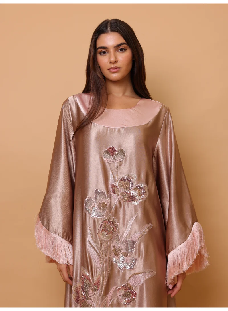 اكسا جلابية عصرية قماش لامع ورود انيقة IK1056 وردي