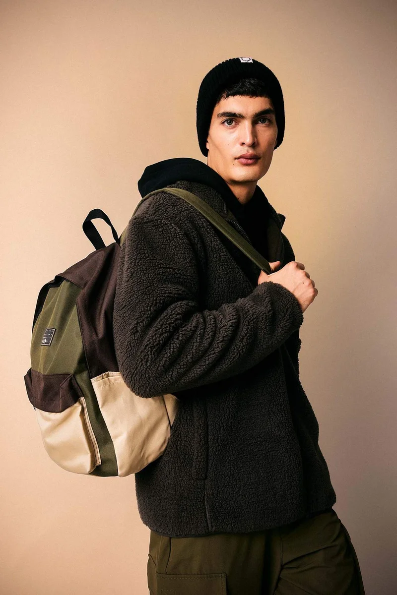 ديفاكتو Unisex Water Repellent Fabric Backpack