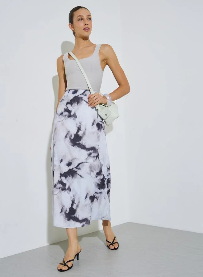 ستايلي تنورة ماكسي واسعة بطبعة جرافيك - رمادي
