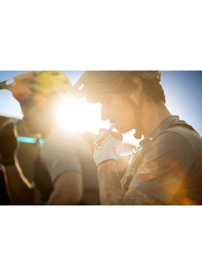 كاميلباك حقيبة ترطيب كاملباك أوكتين 10 مع خزان مياه 2 لتر – سعة 10 لتر للتخزين، شبكة تهوية ثلاثية الأبعاد، وحامل عصا المشي - Image 3