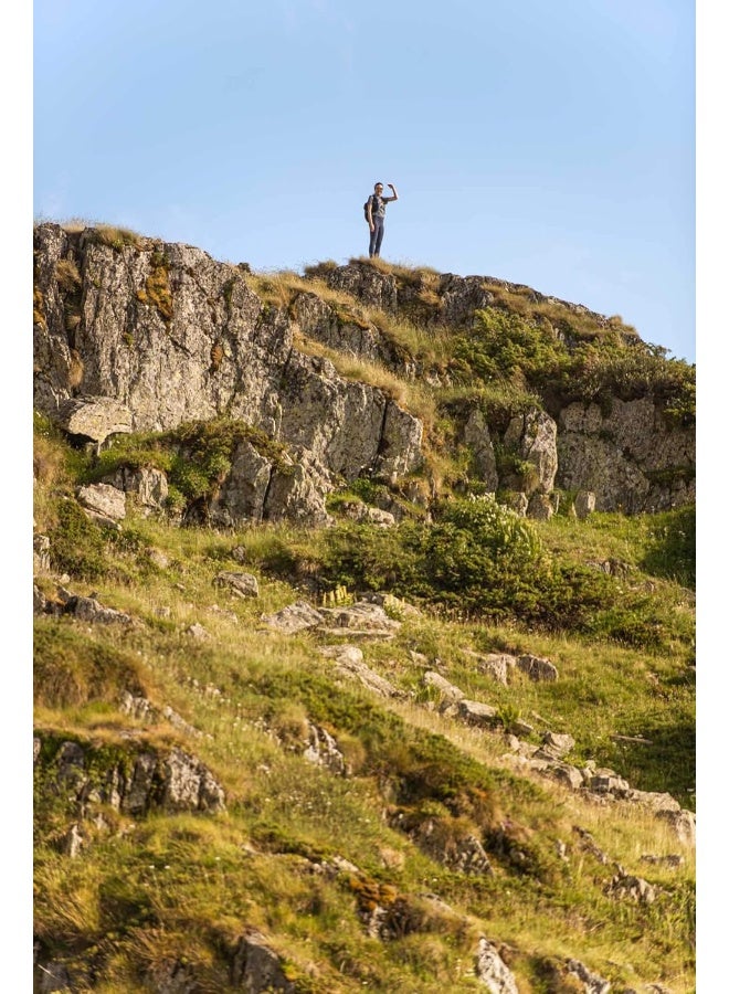 كاميلباك حقيبة ترطيب كاملباك أوكتين 10 مع خزان مياه 2 لتر – سعة 10 لتر للتخزين، شبكة تهوية ثلاثية الأبعاد، وحامل عصا المشي - Image 5