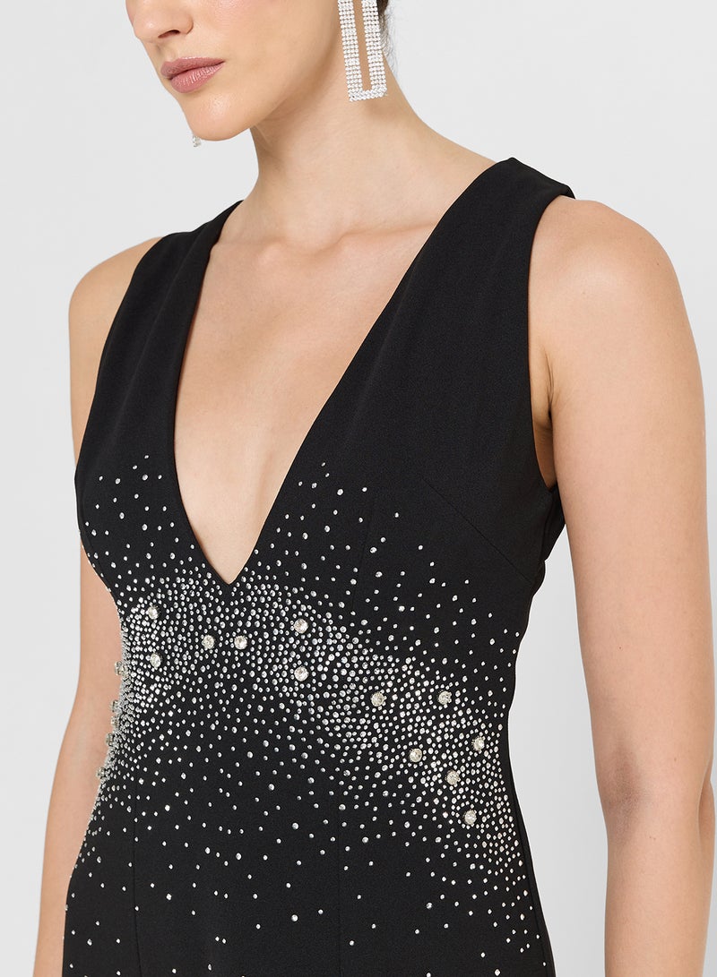 فستان مزين بياقة هالتر