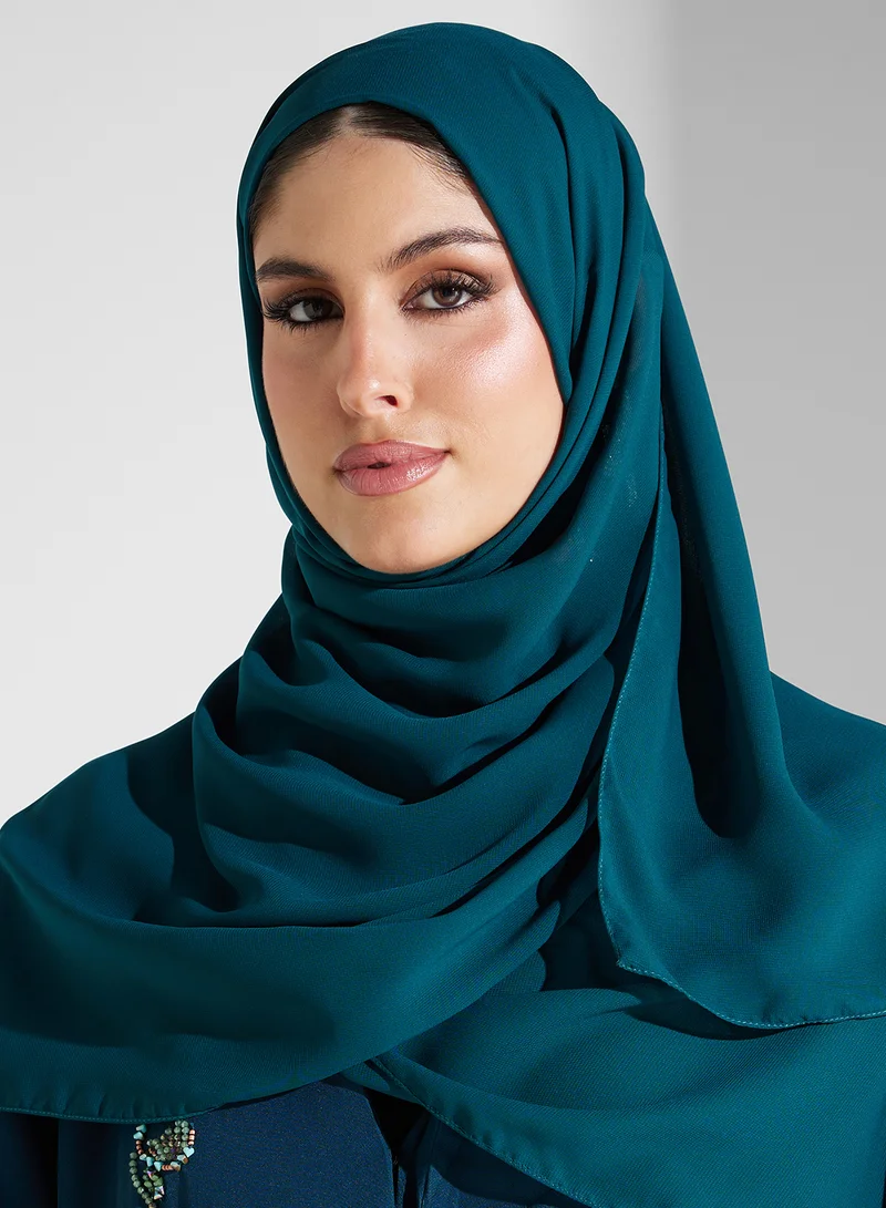 هيا كلوزيت عباية مطرزة مع شيلة