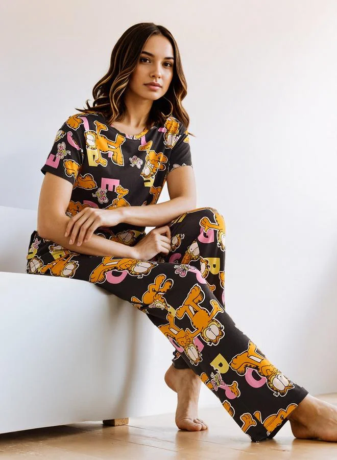 سبلاش فيڤ طقم بيجامة بطبعات غارفيلد شاملة