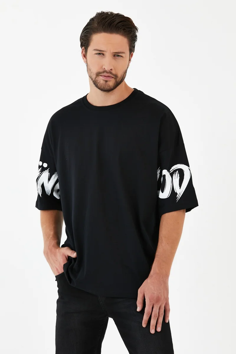 ام ار اس كلوثينج Oversize Crew Neck Slit Detailed Special Sleeve Printed Short Sleeve Men's T-Shirt Black
