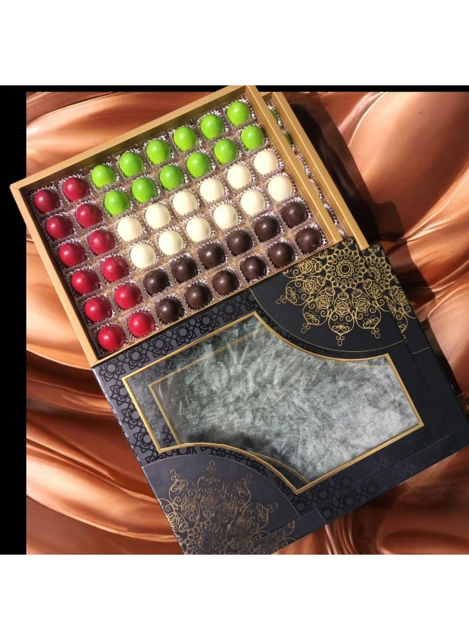 علبة شوكولاتة حقيقية على شكل بيضة - ٤٨ قطعة محشوة ببسكويت الويفر المطحون، بتصميم علم الإمارات العربية المتحدة - Image 1