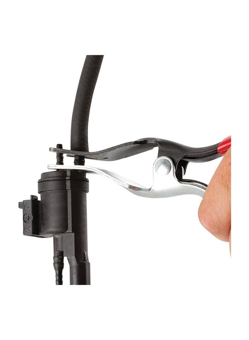 Penny dismantling the air hoses for cars and equipment - Image 3