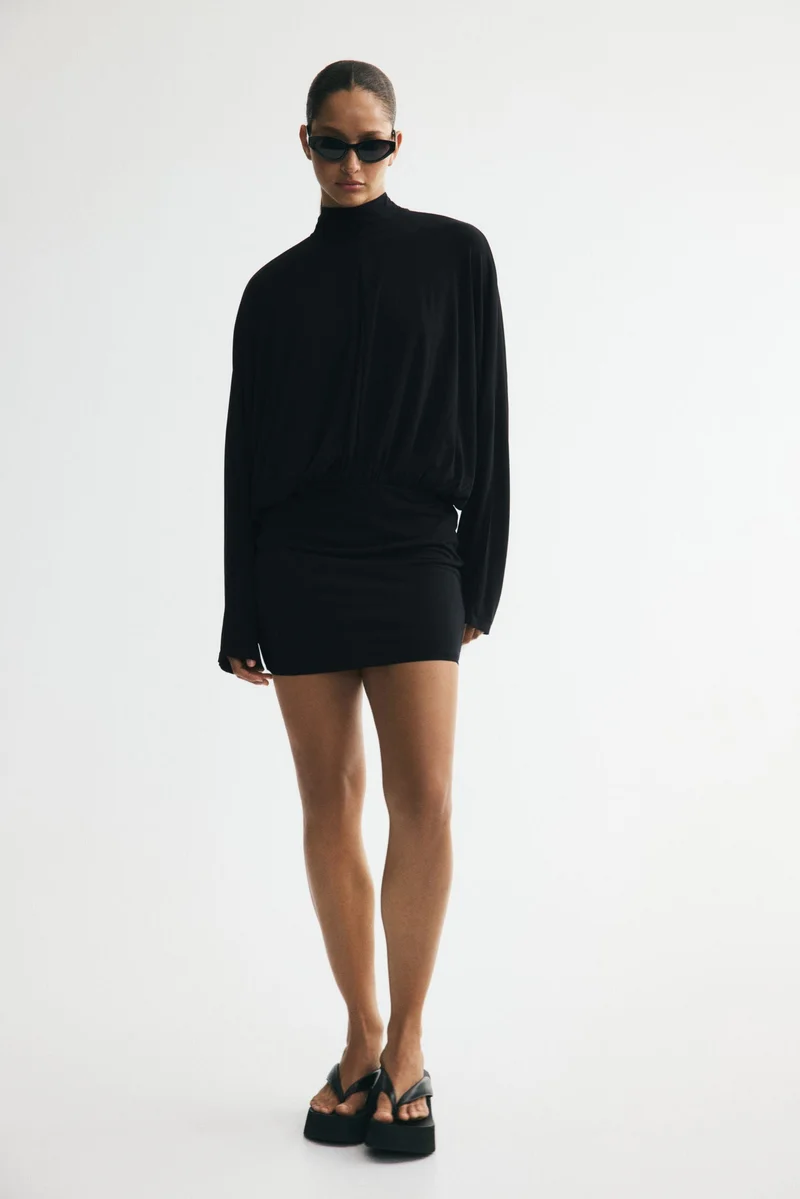 Batwing-sleeved tie-detail dress