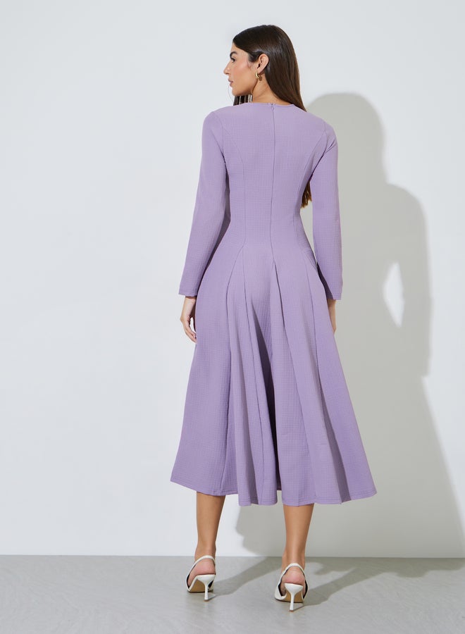 Styli Lilac Textured Pleated Details Tie-Up Neck A-Line Maxi Dress - Image 3