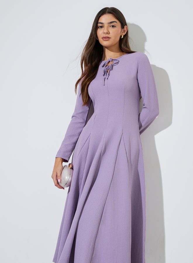 Styli Lilac Textured Pleated Details Tie-Up Neck A-Line Maxi Dress - Image 2