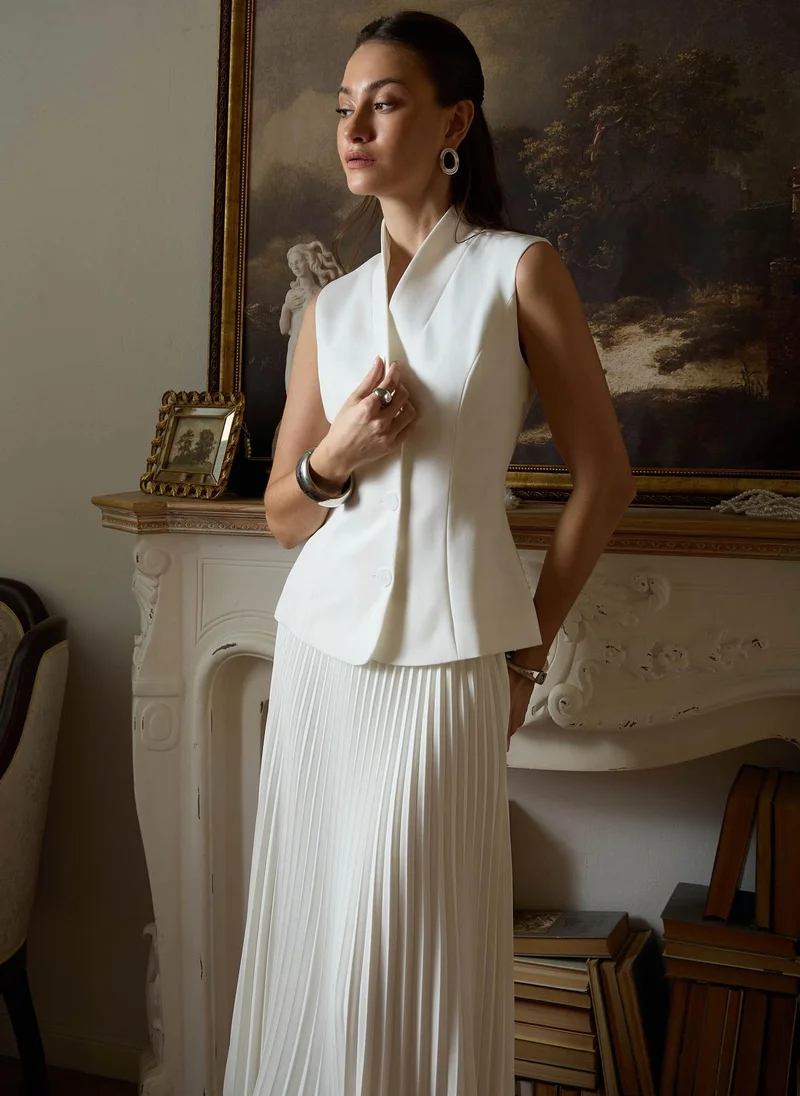 Lichi Flared waistcoat with large buttons