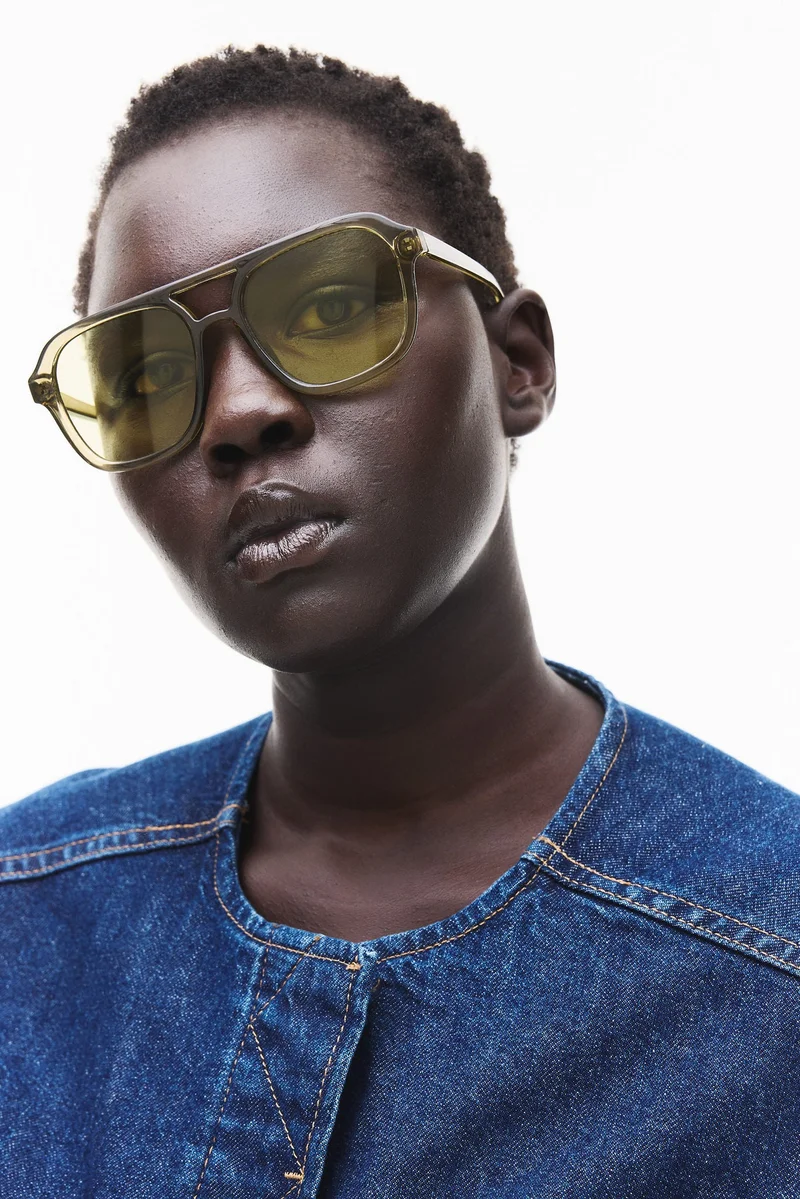 اتش اند ام نظارة شمسية