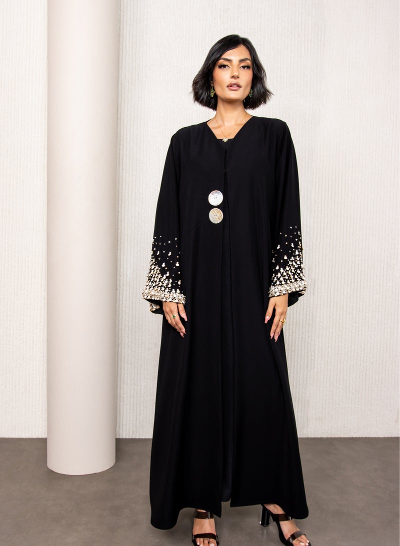 لوف عباية من تصاميم أيادي ايماراتيه عصريه , تحتوي على فابريك من نوع باربي ، سواد ملكي ، وكم رياضي  ، شغل يدوي من افخم أنواع الكريستالات - Image 1