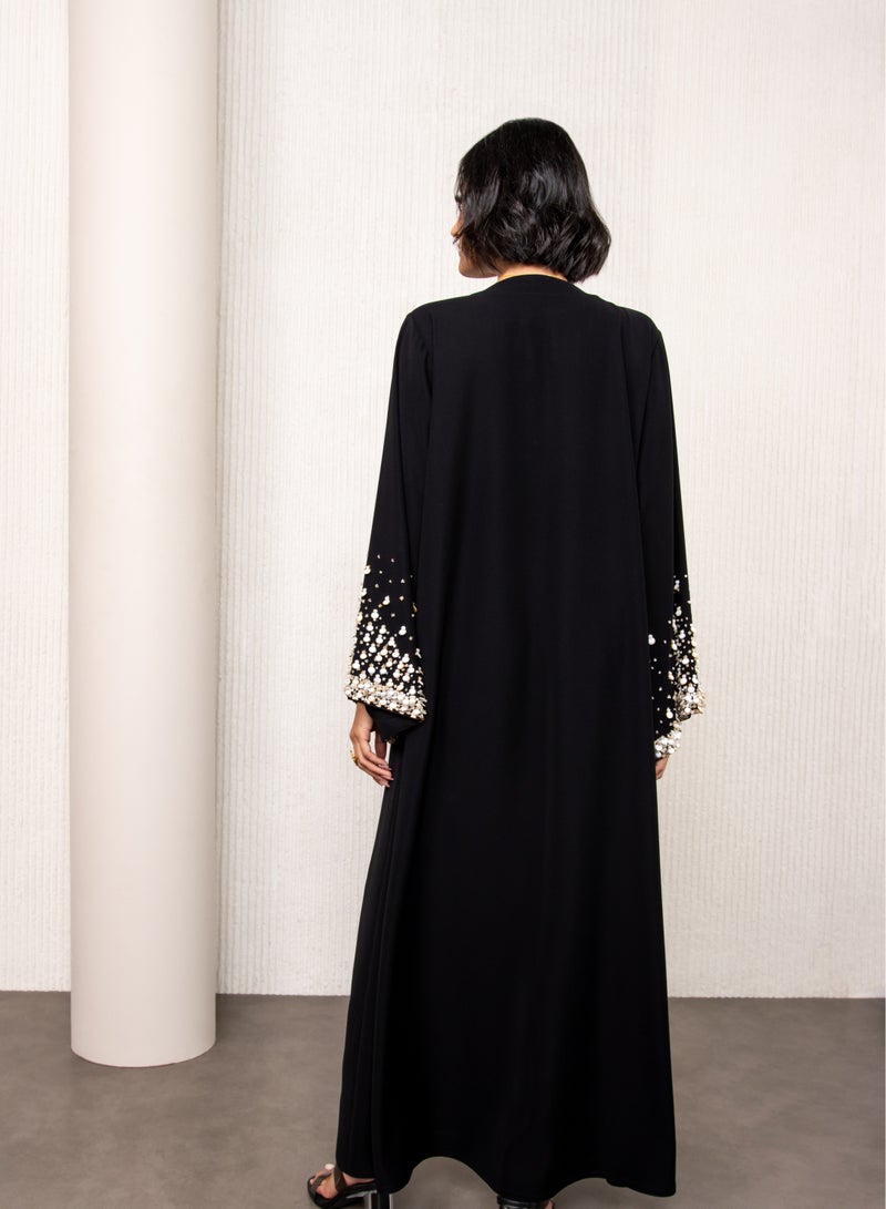 لوف عباية من تصاميم أيادي ايماراتيه عصريه , تحتوي على فابريك من نوع باربي ، سواد ملكي ، وكم رياضي  ، شغل يدوي من افخم أنواع الكريستالات - Image 3