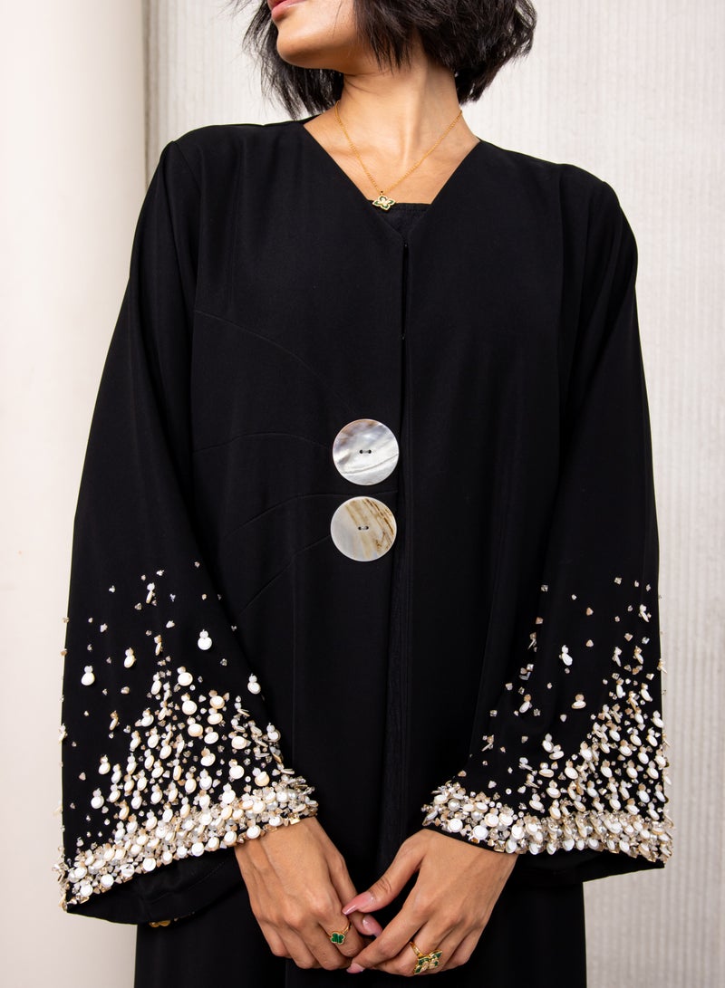 لوف عباية من تصاميم أيادي ايماراتيه عصريه , تحتوي على فابريك من نوع باربي ، سواد ملكي ، وكم رياضي  ، شغل يدوي من افخم أنواع الكريستالات - Image 4