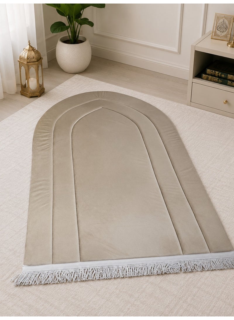 Plain velvet prayer rug lined with soft foam and felt – a luxurious and comfortable prayer rug for everyday use