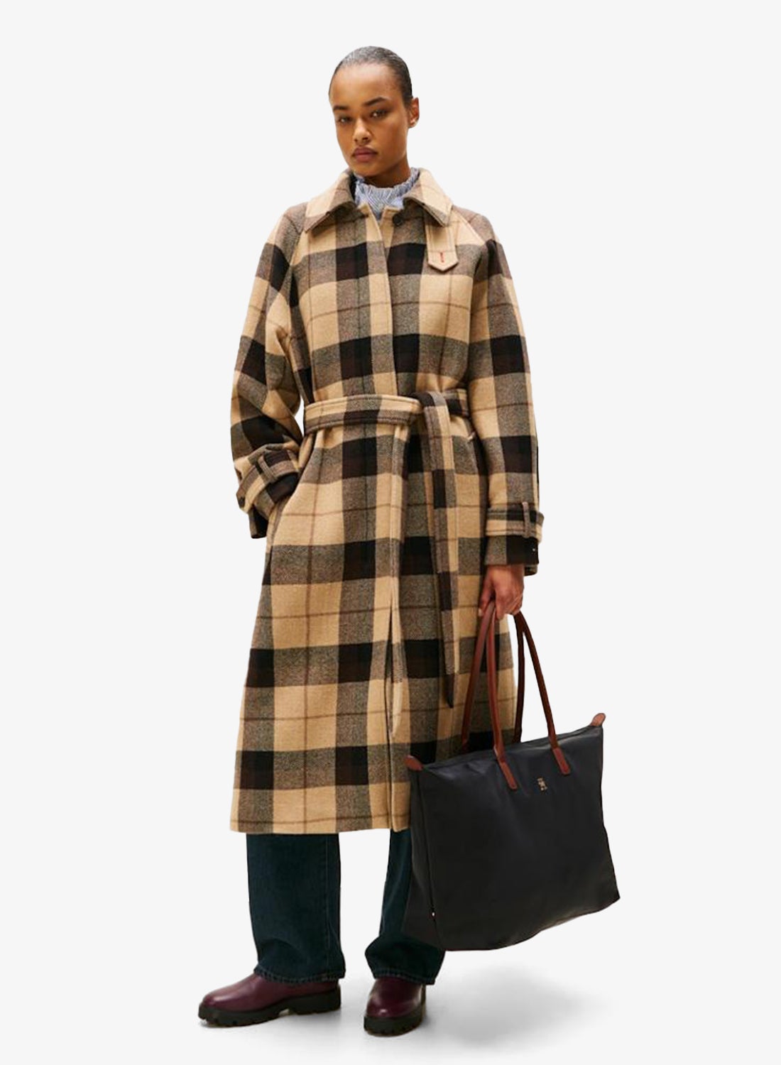 حقيبة توت بشعار