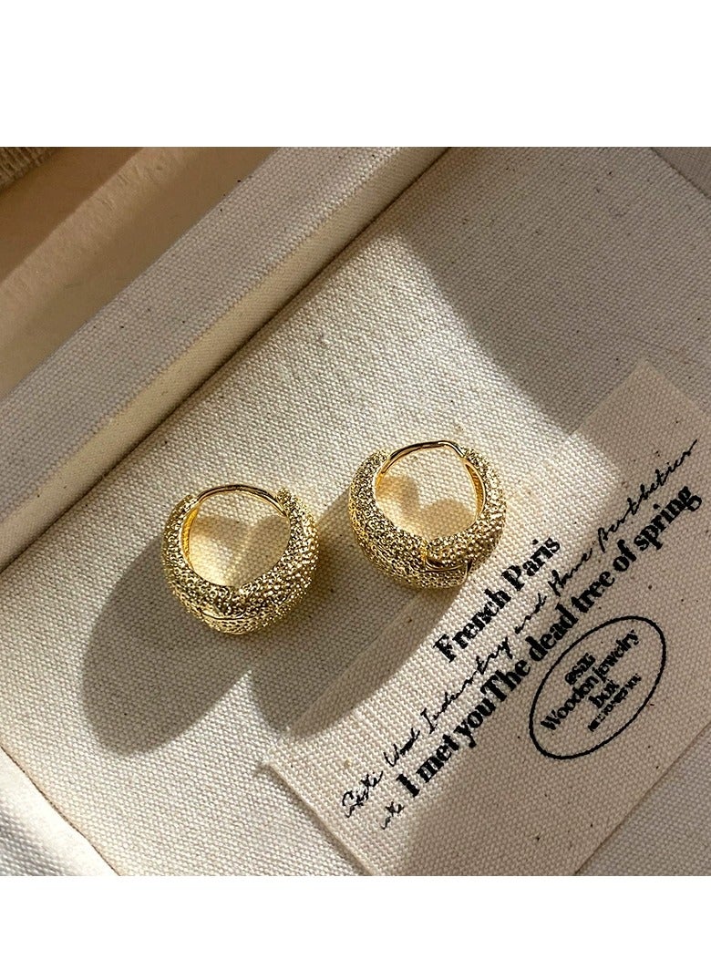Elegant Vintage-Inspired Hoop Earrings for Women – Copper Material, Classic French Luxe Design, Fashionable Matte Golden Finish – Versatile for Daily and Vacation Wear, One Pair  - Image 1