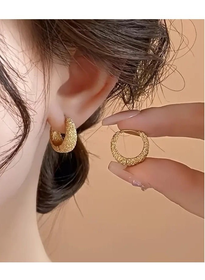 Elegant Vintage-Inspired Hoop Earrings for Women – Copper Material, Classic French Luxe Design, Fashionable Matte Golden Finish – Versatile for Daily and Vacation Wear, One Pair  - Image 2