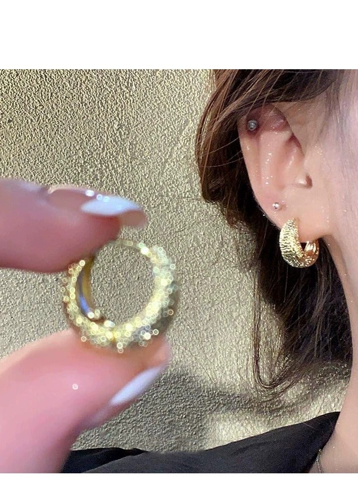 Elegant Vintage-Inspired Hoop Earrings for Women – Copper Material, Classic French Luxe Design, Fashionable Matte Golden Finish – Versatile for Daily and Vacation Wear, One Pair  - Image 3