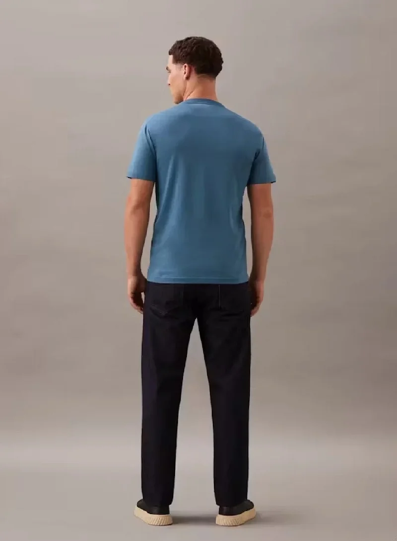 كالفن كلاين تيشرت بقصة عادية مزين بشعار كلفن كلاين