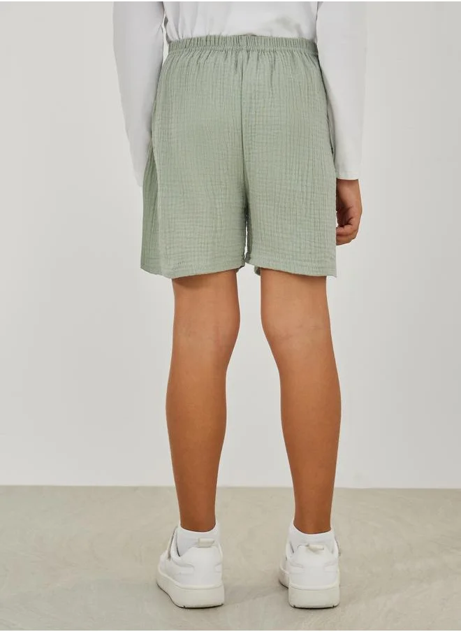 ستايلي Textured Patch Detail Shorts