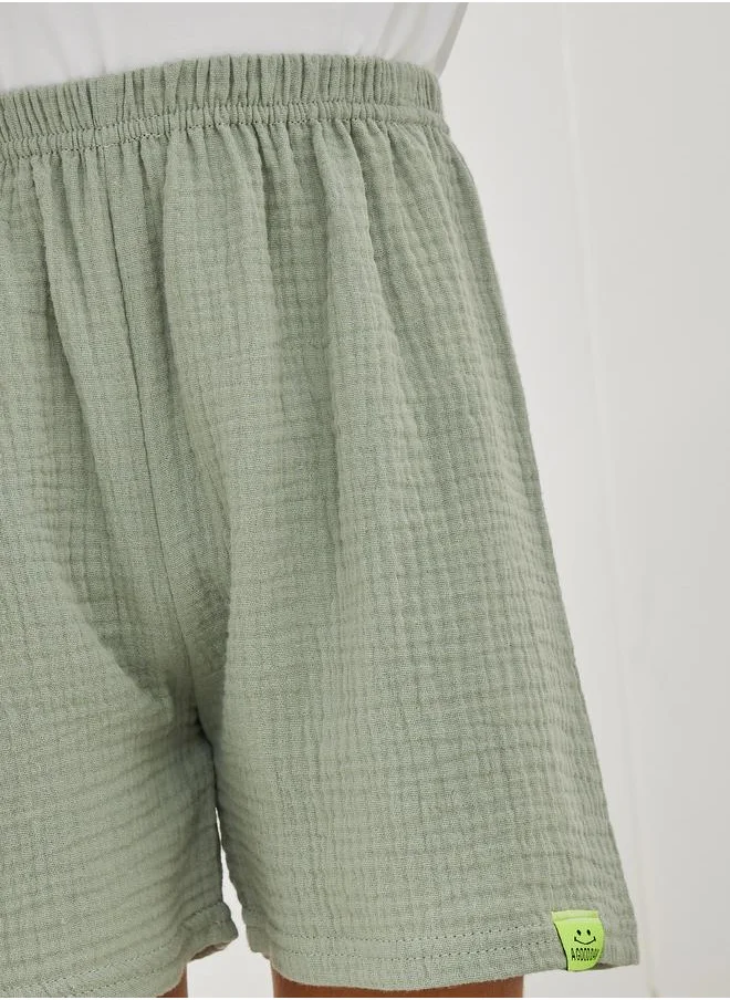 ستايلي Textured Patch Detail Shorts