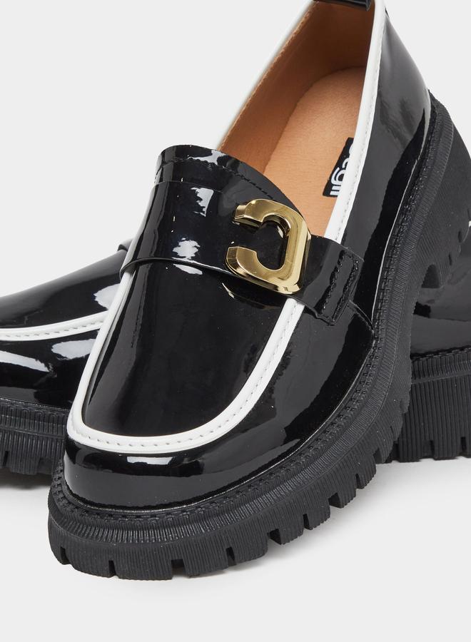 Styli Black Patent Leather Loafers with Metal Accent - Image 4