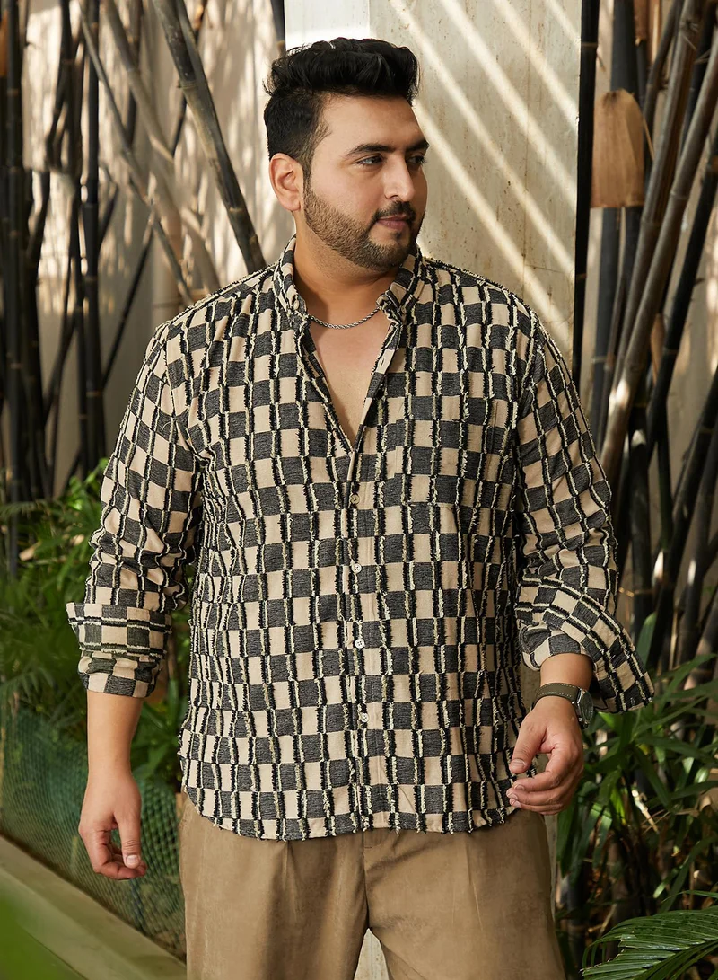 انستافاب بلس قميص رجالي مقاس كبير بلون أسود فاحم وأبيض مائل للصفرة بحواف متدرجة