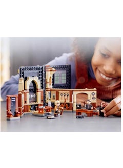 XiuWoo Harry Potter Hogwarts Moment: Defence Class Building Kit; Collectible Classroom Playset   (257 Pieces)  - Image 3