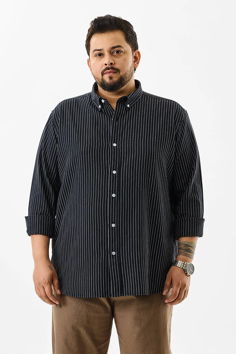 سنيتش قمصان مبطنة مخططة باللون الأسود بمقاسات كبيرة