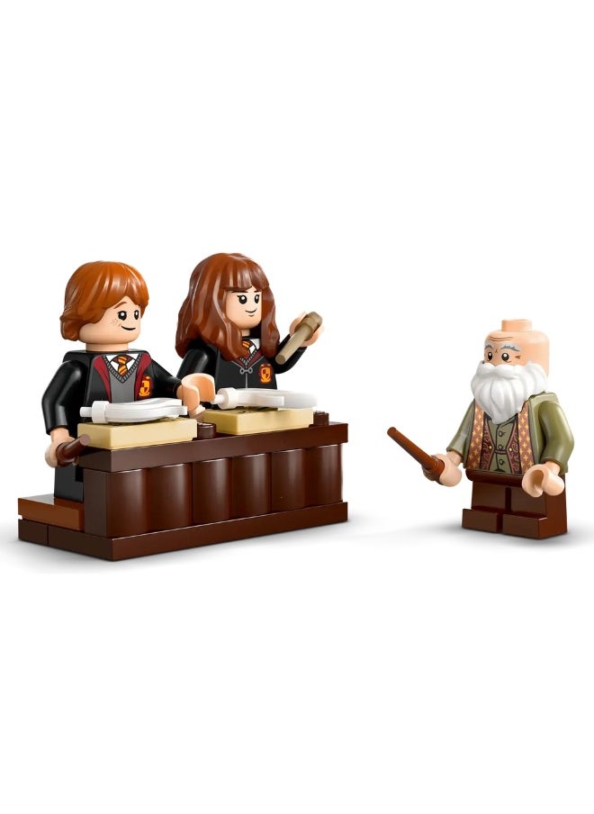 LEGO LEGO - Harry Potter Hogwarts Castle: Charms Class 204 Pieces - 76442  - Image 3