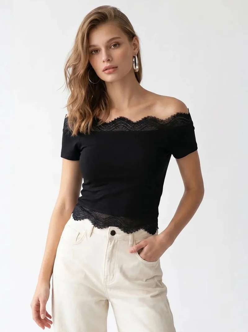 Mixray MIXRAY Embroidered Slim-fit Boat Neck Crop Top