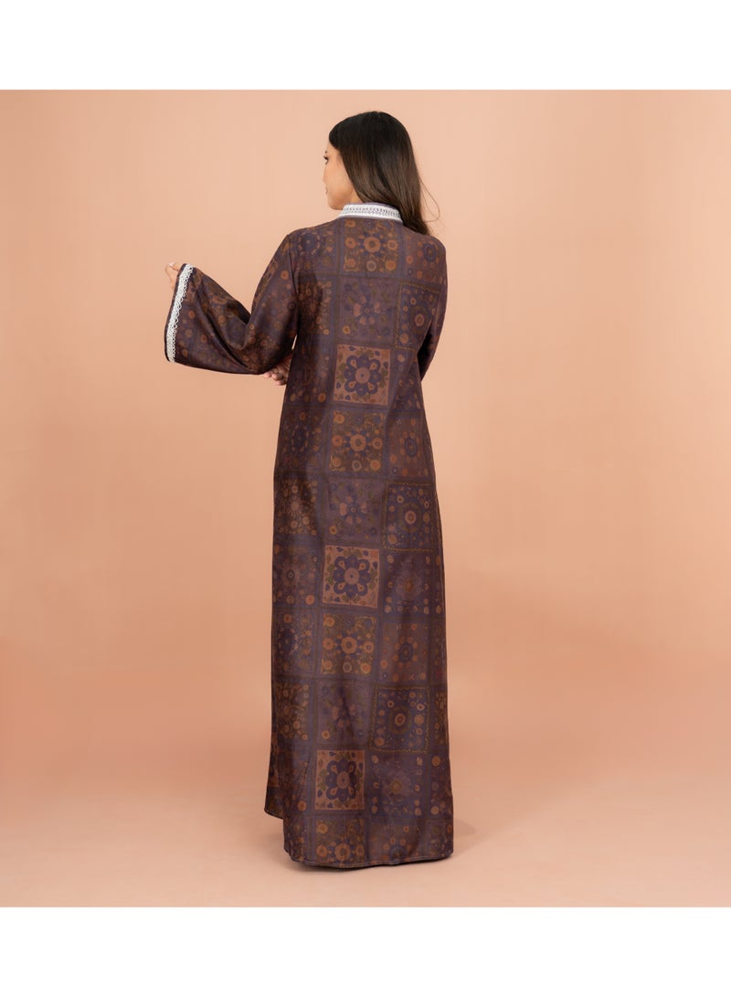 اكسا جلابية شتوية بقصّة مستقيمة مطرزة باللون الأبيض وطوق ماندرين - Image 4